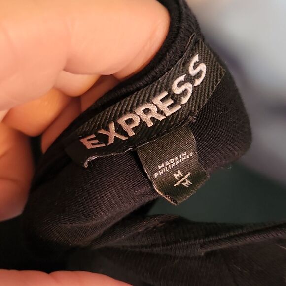 Express 3/4 Sleeve Cutout Top - Picture 4 of 7